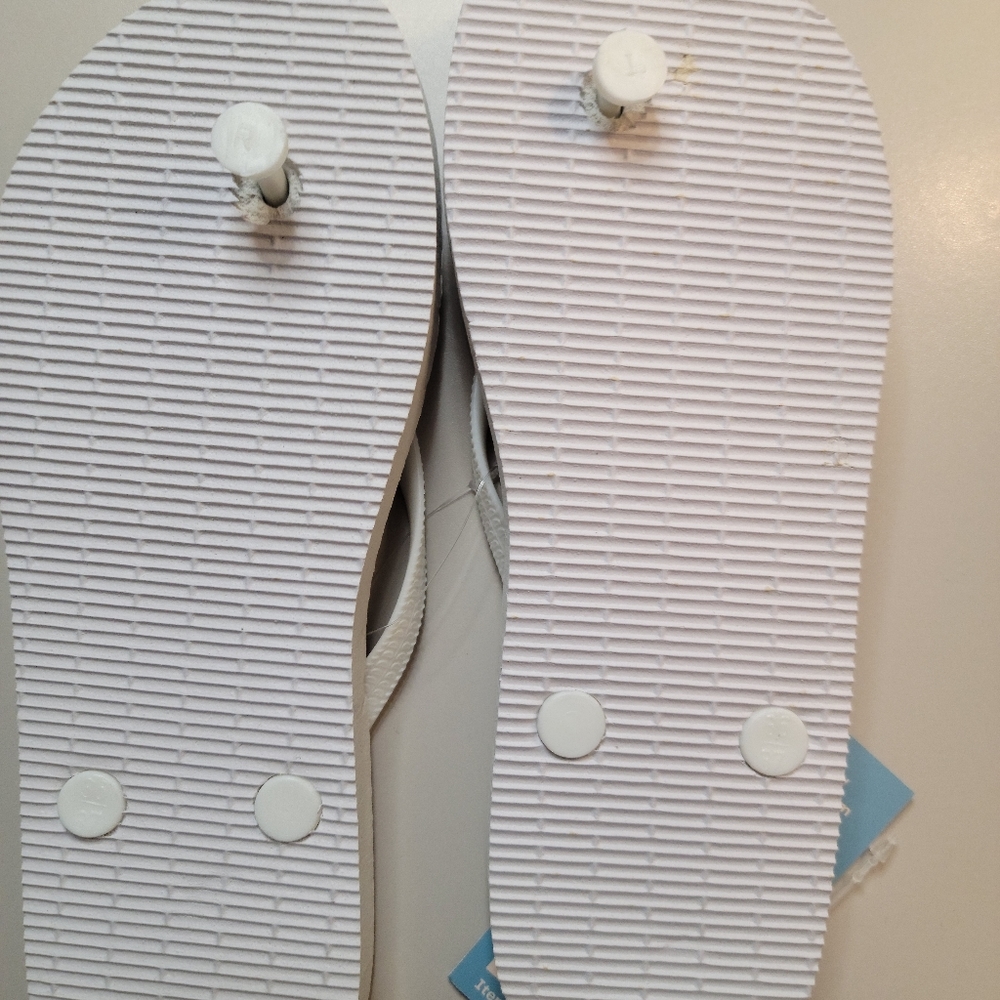 Flip-Flops - Picture 2 of 2